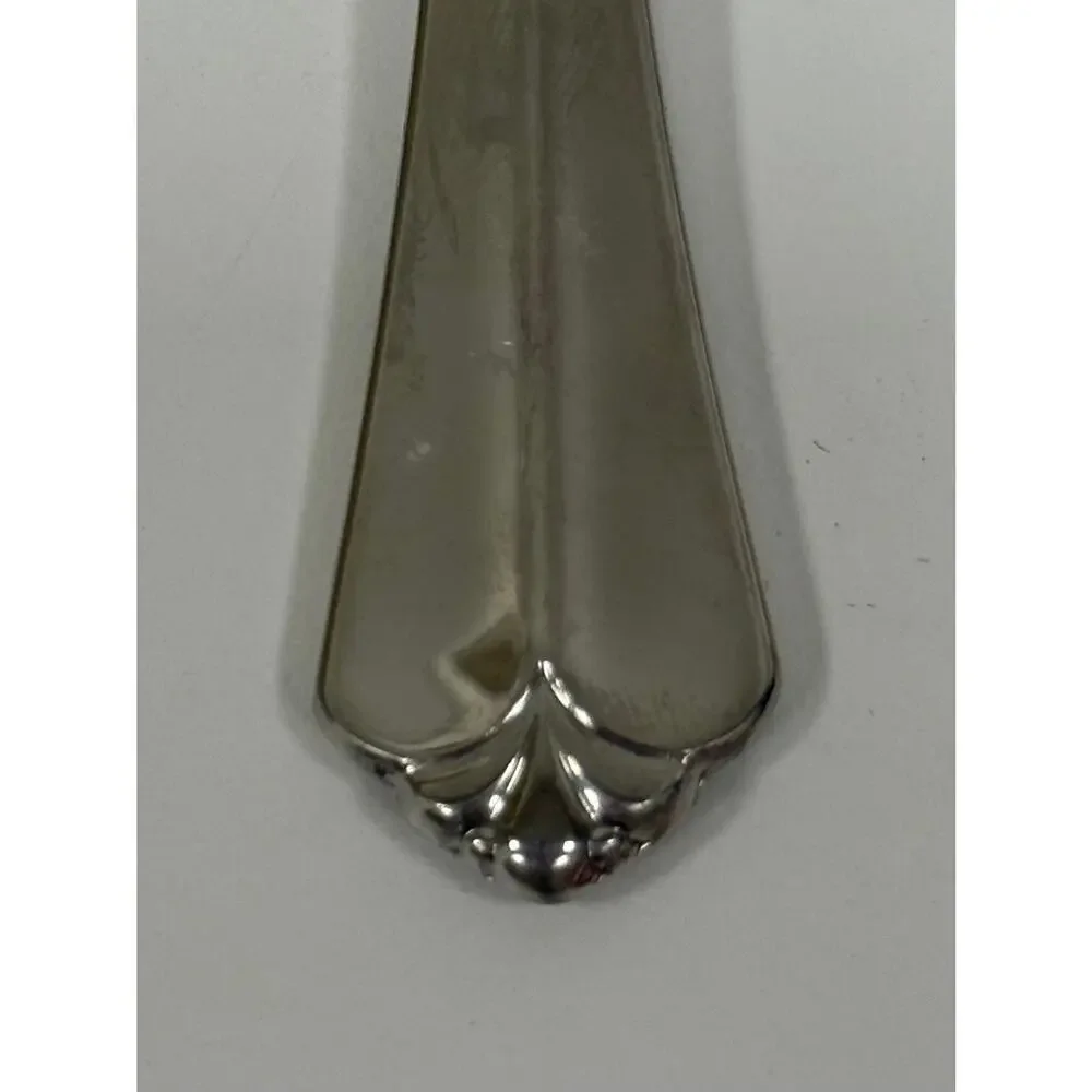 Oneida Juillaird Place Spoon. KT126